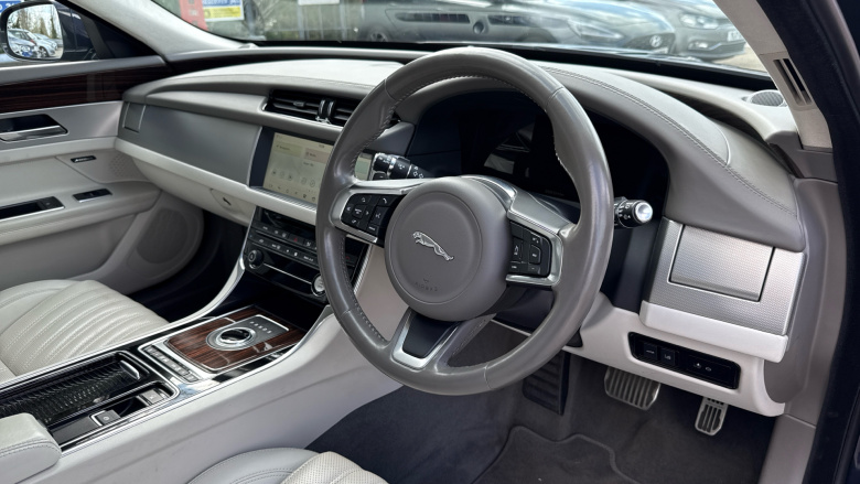 Jaguar XF 2.0i [300] Portfolio 5dr Auto AWD Petrol Estate